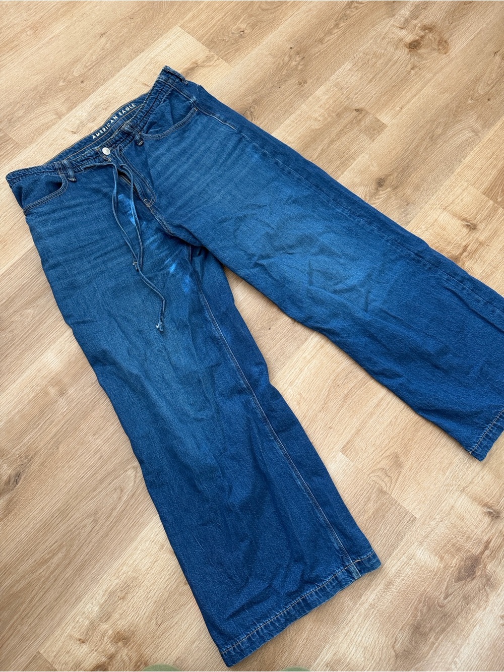 American eagle women’s low rise ultra wide leg jeans